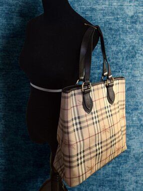 Burberry Vintage Tote – Haymarket | Large & Practical